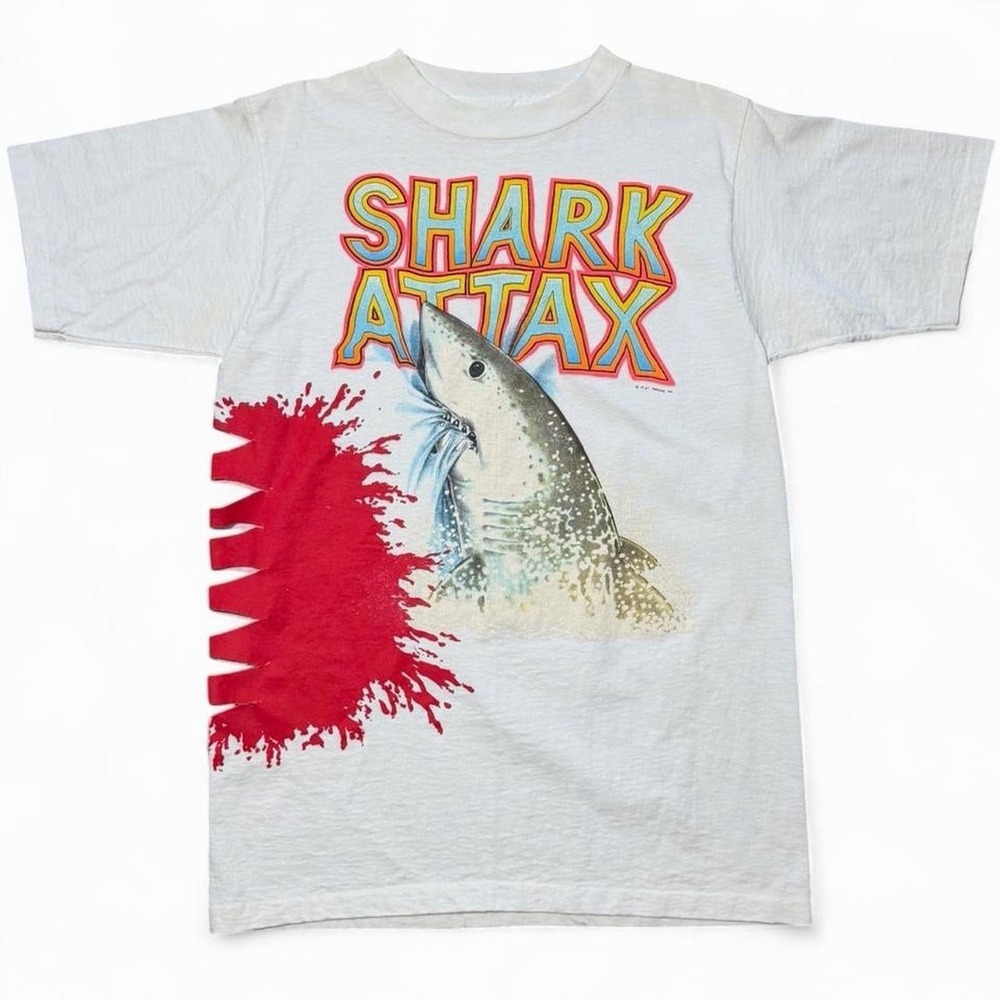Vintage 90s Shark Attax Jaws Bite Side Cutout Realistic Art Graphic T-shirt L